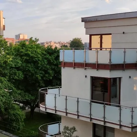 Labo Metro Wierzbno Apartment *